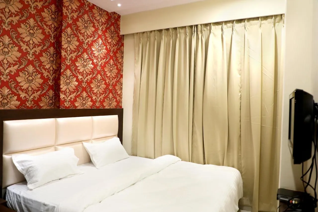 Hotel Golden Crown Varanasi 2*,