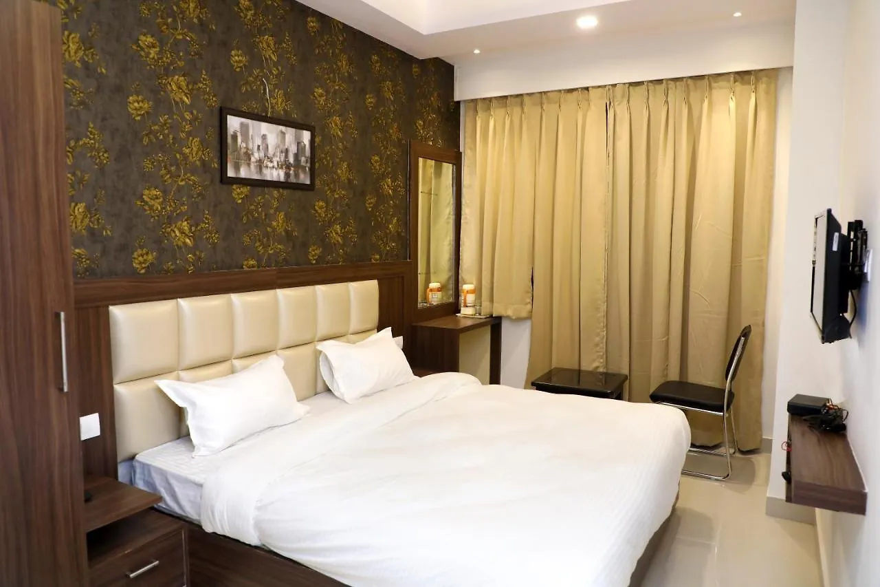Hotel Golden Crown Varanasi 2*,  India