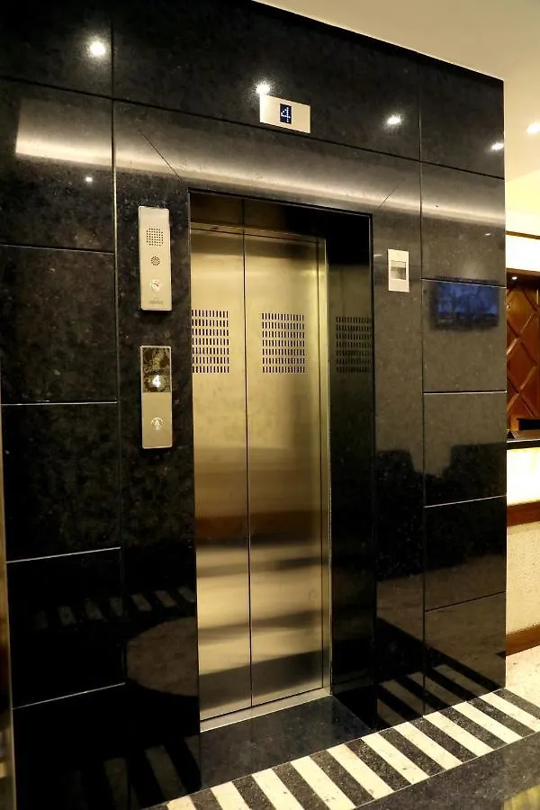 Hotel Golden Crown Varanasi