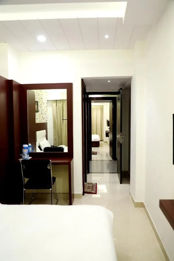 Hotel Golden Crown Varanasi 2*,  India